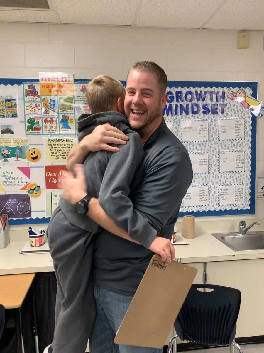fulmerGIS's tweet photo. When your dad stops by during your math class to give you a hug... 🥰 @jonferrell @sandlapper67 @wolvestweet #WEareLakota #packpride https://t.co/5OdM2ZDE8G