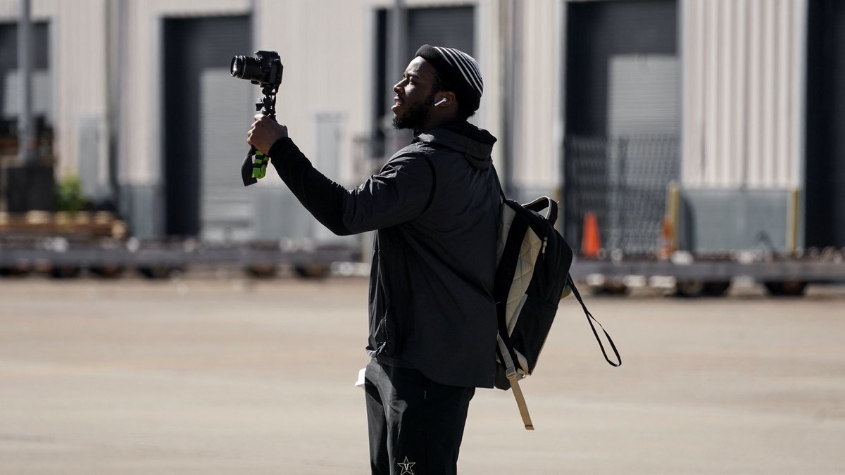 VandyFootball's tweet photo. Take flight. ✈️ 

Dores are off to South Carolina. 

#RTI | #AnchorDown https://t.co/zV7OurrKzf
