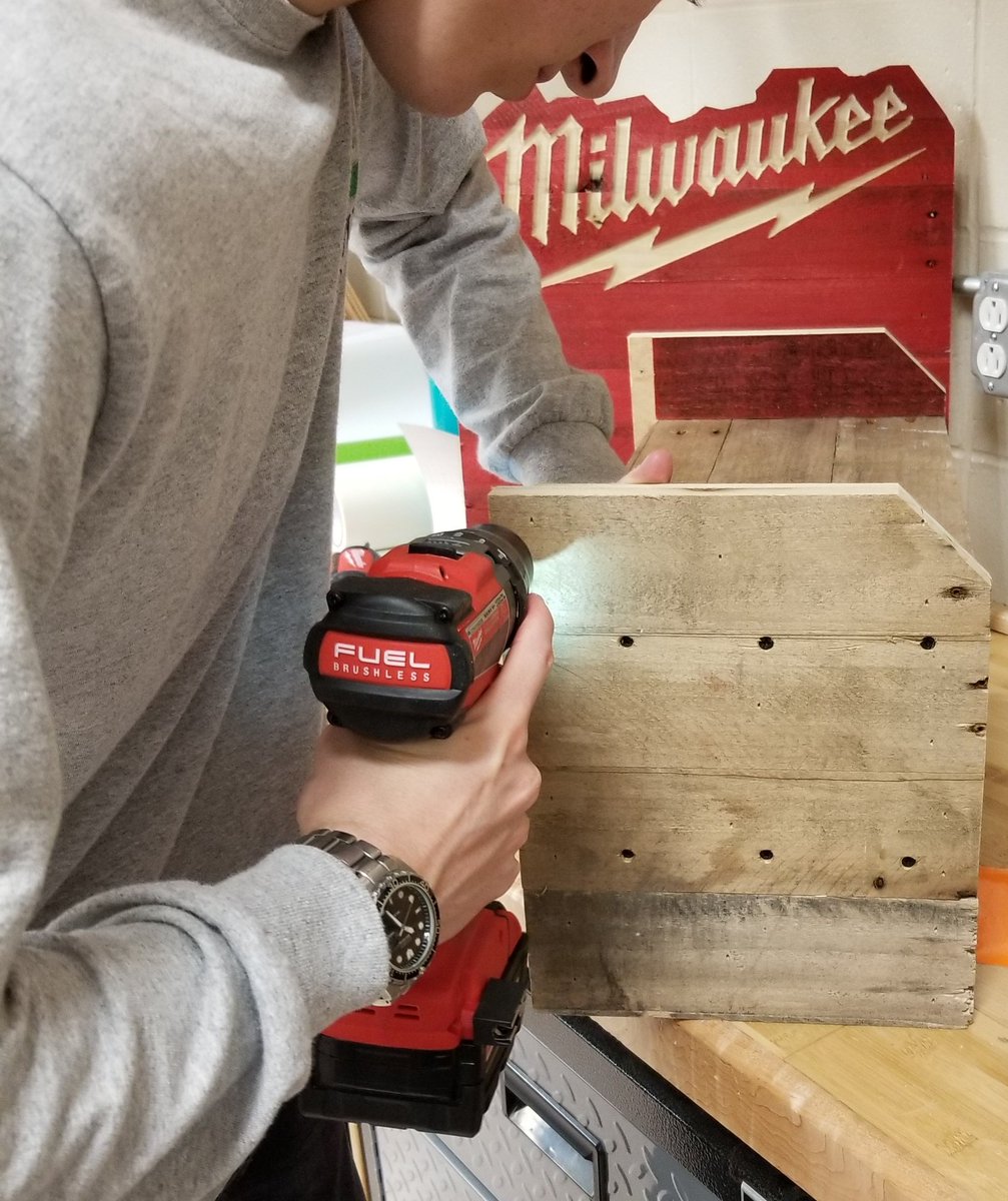 WWHSTechCoach's tweet photo. Eng & Tech Ss dressed up our leftover pallet from the @MilwaukeeTool donation for halloween.
Utilizing some of the brushless M12/18 Fuel tools (& #cnc too) they were able to #upcycle the pallet as a cordless tool charging station.
#wwhswizardpride
#designitmakeit https://t.co/I1iAZcEGBf