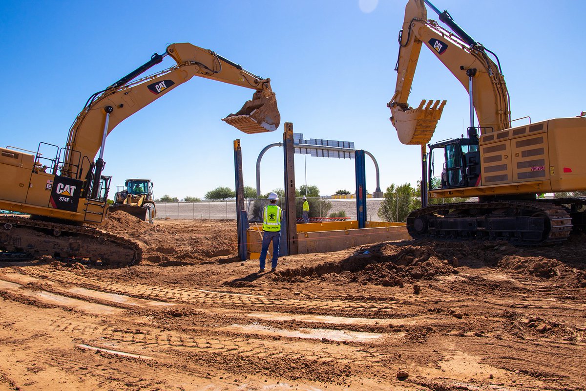 achengardner's tweet image. Happy Friday! We are getting ready for a jack and bore on our Luke 303 North Sewer Trunk Main DBB project for @EPCOR.
 
#achengardner #construction #wetutilities #sewerline #sewerinstall #jackandbore #trenchlesstechnology