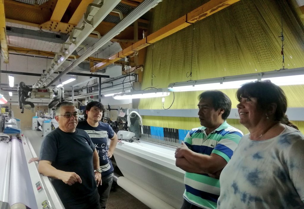 GabiDufour's tweet photo. Hoy compartí la felicidad de los trabajadores de la Coop Unidad Textil por recuperar su fuente de laburo. El entusiasmo con la q me contaron todo lo aprendido y mostraron cómo funcionan las máquinas es maravilloso pero sobre todo demuestra q otra economía es posible. #Trelew https://t.co/VAMm800jL9