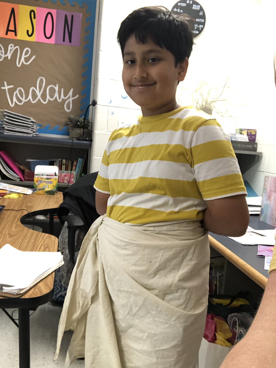 Bringing history alive with Mr. McGowan from the Jamestown Foundation. 📜🏹#ilovehistory #rlc20 <a href="/RLC_Coyotes/">Rosa Lee Carter ES</a> <a href="/RLCPrincipal/">Diane Insari</a>