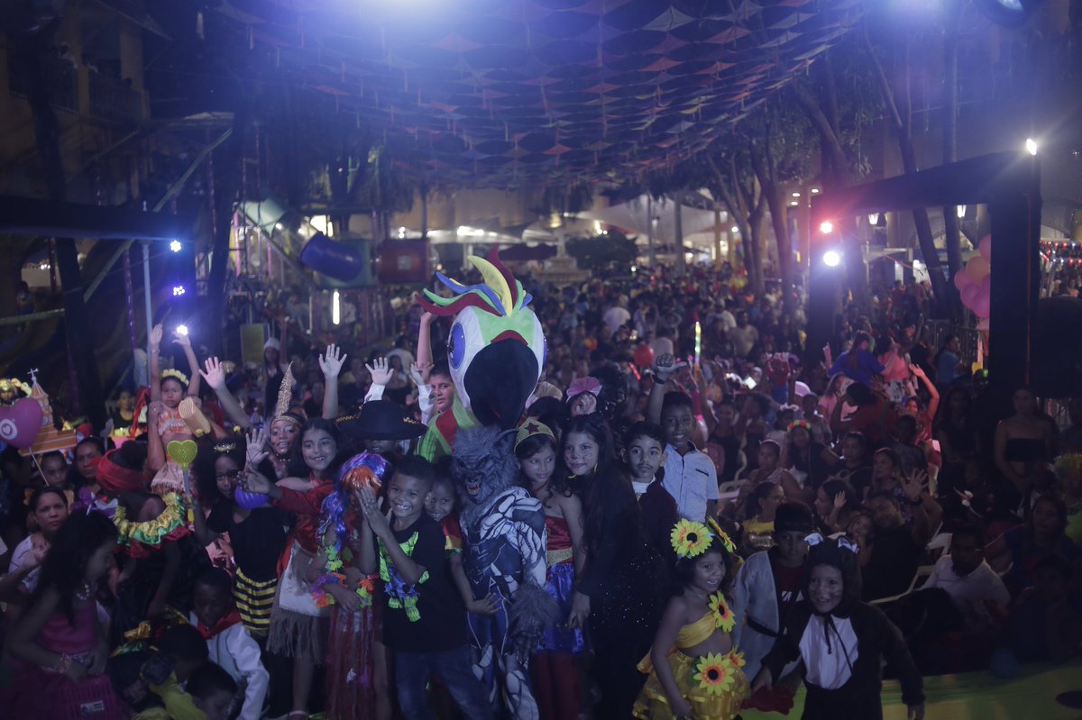 MinDeporteCol's tweet photo. #Cartacho, el personaje de #LosJuegosDelBicentenario, acompañó en Cartagena a niños y adultos en Plaza Bocagrande y Paseo de la Castellana, aliados estratégicos de las competencias que se celebrarán entre el 15 de noviembre y el 8 de diciembre.
🔗: https://t.co/f7RefPRZfO https://t.co/m1x94Werjw