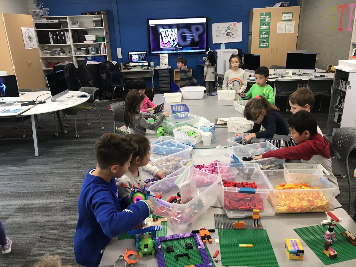 DrKathyGarneau's tweet photo. A little music, a little #dotrobot, a little sorting @Lego - a great way to end a Friday of #Halloween week #stem106 #bsd106 https://t.co/I4JFJjioV6