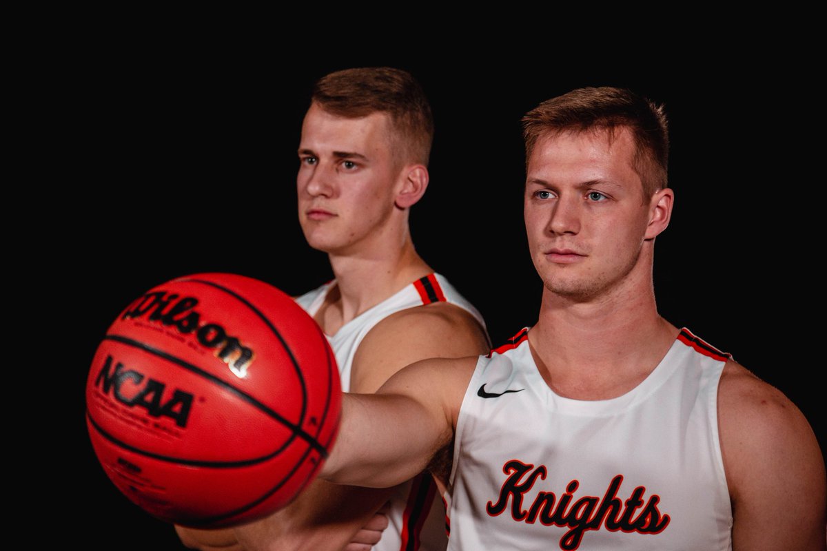 VoigtMedia's tweet photo. Who did it better? @WartburgWBBALL @WartburgMBball https://t.co/af1tHNWoOK