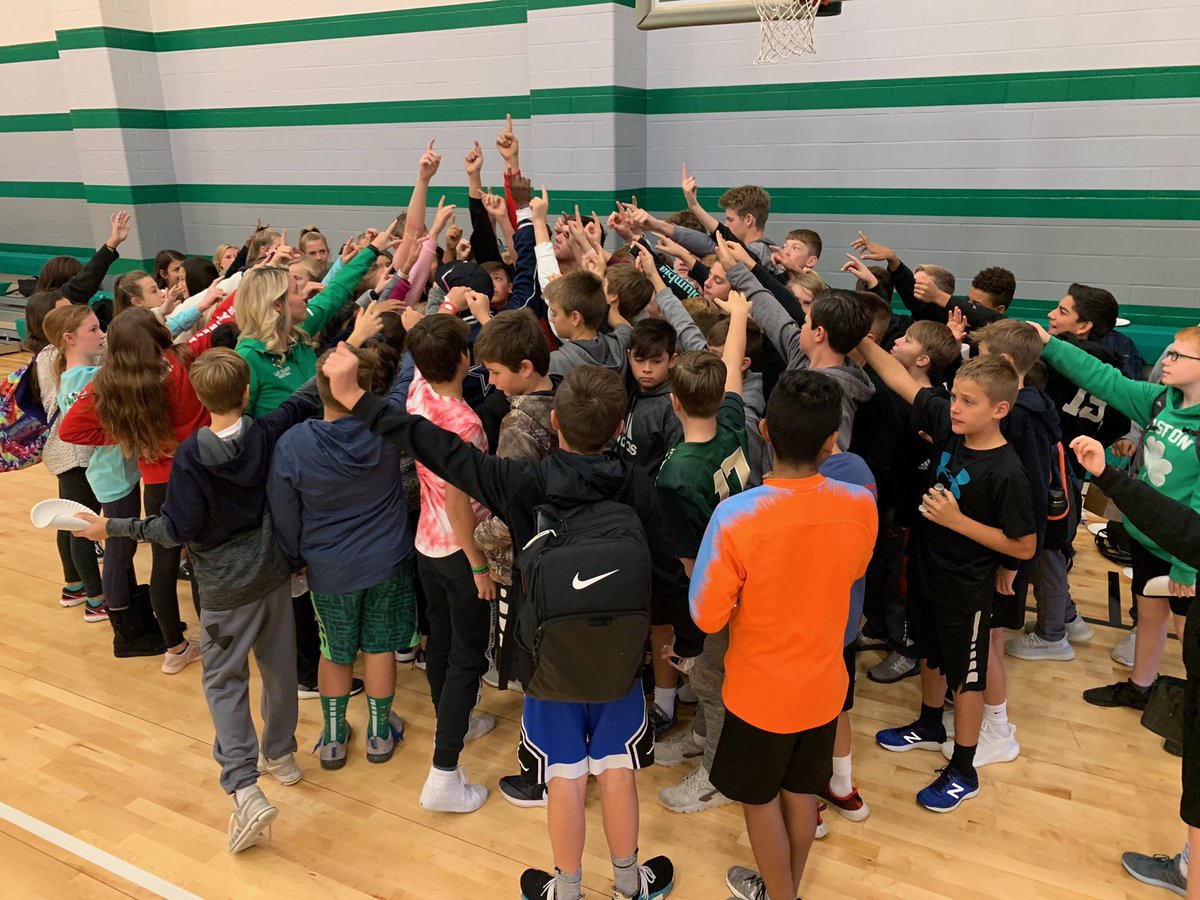 robynmccoart's tweet photo. 💚Loved sharing about Jesus Christ with @GeorgeDawsonMS students at Fellowship of Christian Athletes this morning!  What an awesome group! 💚God’s purpose for your life is greater than anything you can imagine! He equips those He calls!💚#LetYourLightShine https://t.co/gUMnsFFZPF