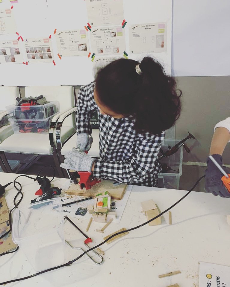 LesZalphabus's tweet photo. Hier 4 ateliers pour les Zalphabus avec les Ptits Clous !
Les enfants ont fabriqué un robot personnalisé : ils ont scié, percé, poncé, collé et tout cela avec de vrais outils d'adulte 💪🏽 https://t.co/hRqaTBqy4i