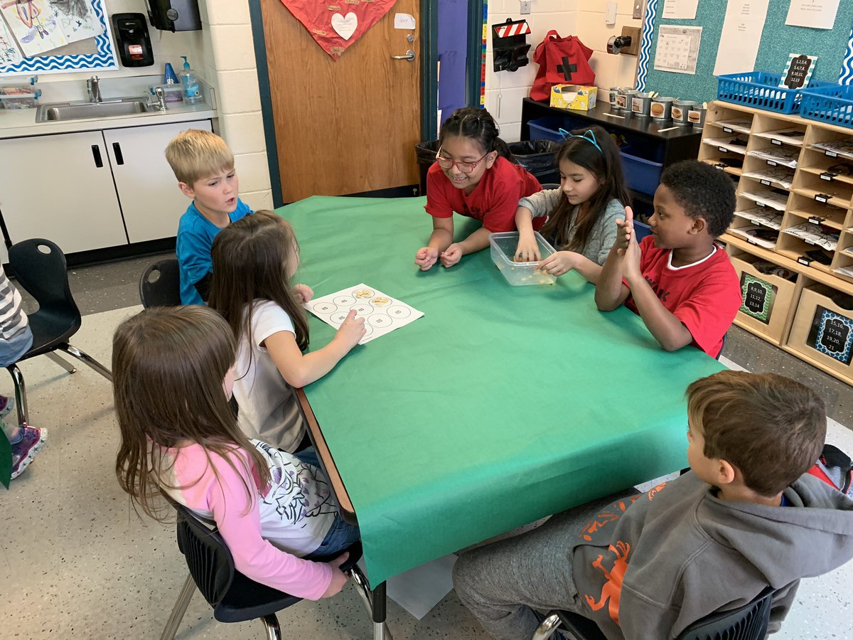 barnes1stgrade's tweet photo. We had fun investigating our pumpkin. We made estimates and were SO surprised! Our pumpkin was 11 cubes high, had 231 seeds, and it floated!!! #WEareLakota @SHAWNEE_ECS https://t.co/PfooUInC3V