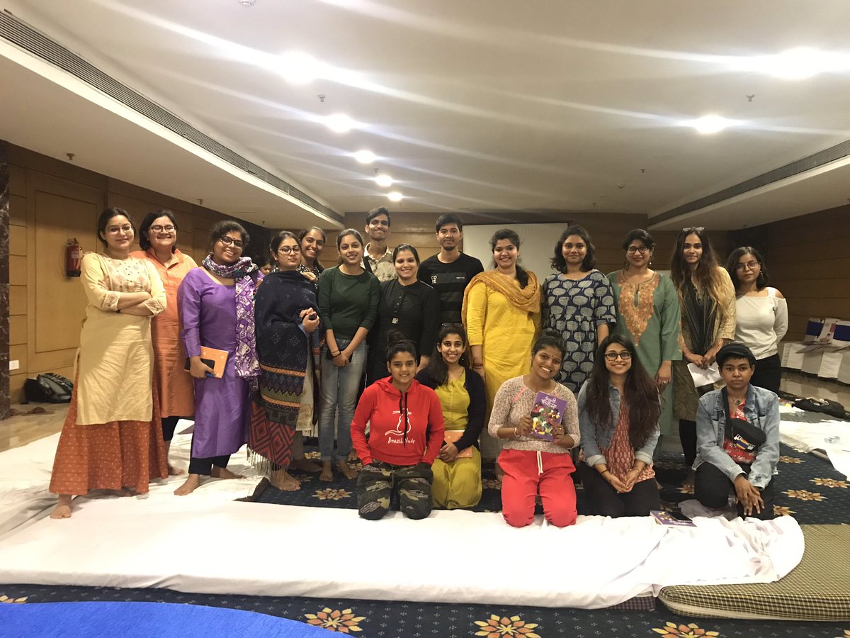 prarthana2103's tweet photo. Happy faces!! Took a session on online campaigning with this amazing lot of KYBKYR fellows from  @TheYPFoundation! 
#youthleadership
#cse #workshops
#sexualhelath #sexualityeducation #rights @ChangeOrg_India https://t.co/H4UaTiL97v