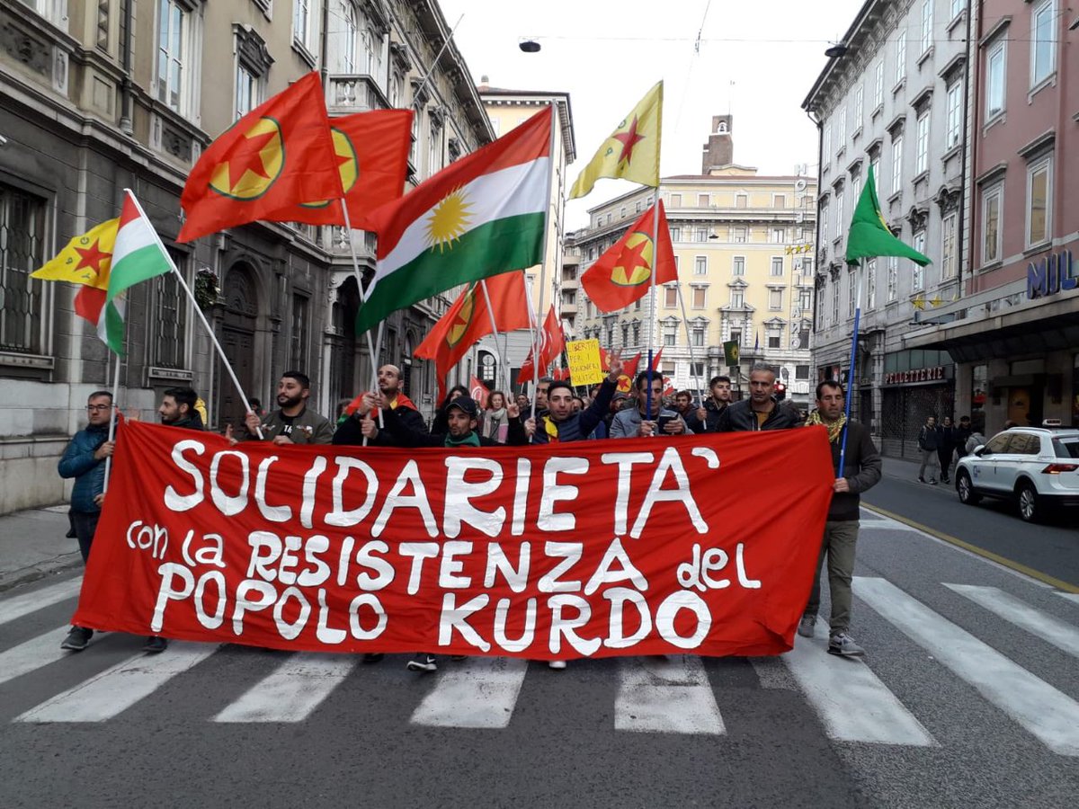 triesteantifa's tweet photo. In questo momento siamo in tante per le strade di #Trieste per esprimere la nostra solidarietà a #Rojava e alla sua rivoluzione, contro Daesh, Erdogan e la silenziosa complicità della comunità internazionale.
#RiseUp4Rojava #RojavaResistance https://t.co/XU2qtqvowt