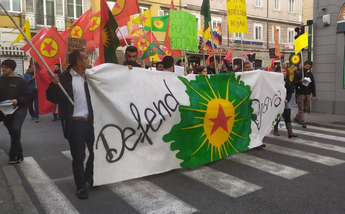 triesteantifa's tweet photo. In questo momento siamo in tante per le strade di #Trieste per esprimere la nostra solidarietà a #Rojava e alla sua rivoluzione, contro Daesh, Erdogan e la silenziosa complicità della comunità internazionale.
#RiseUp4Rojava #RojavaResistance https://t.co/XU2qtqvowt