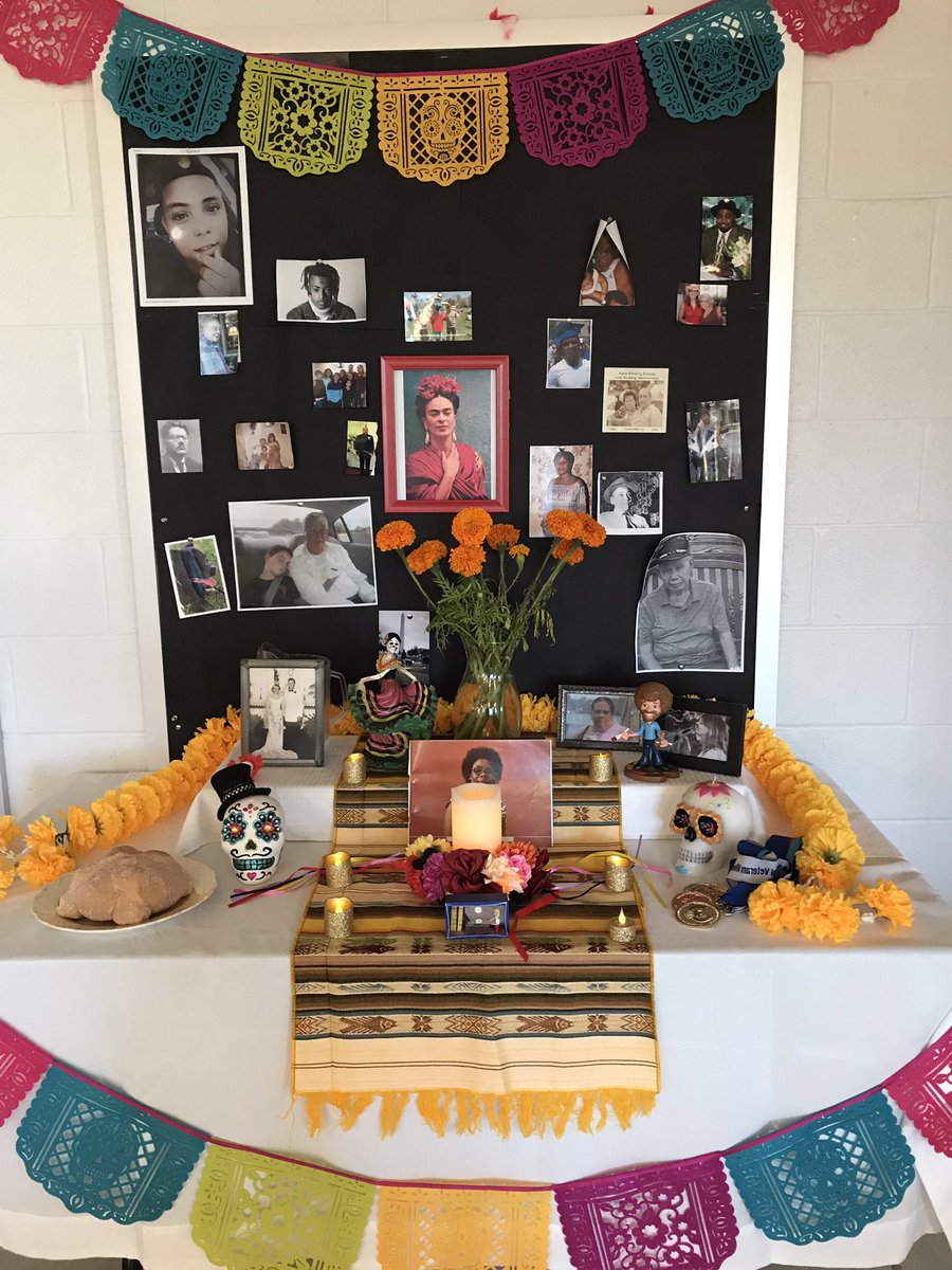 MVMSartclass's tweet image. Feliz dia de Muertos from Mrs. S and Ms. Behnken!  @MVMS_MCPS @MCPSArts @msdefinearts