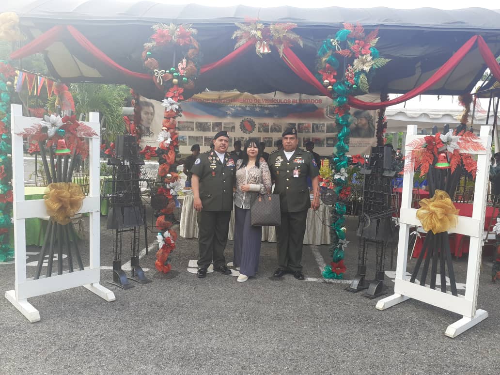 Ej_ClogEjb's tweet photo. #01nov19/ Con una misa de aguinaldo y un compartir navideño hemos iniciado la Navidad en la Comandancia General del Ejército Bolivariano, desde el @Ej_ClogEjb les deseamos una feliz Navidad y un venturoso año 2020. @Cmdte_Ejercito @alexroca1 https://t.co/LbDKoy63Bw