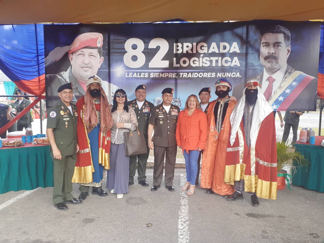 Ej_ClogEjb's tweet photo. #01nov19/ Con una misa de aguinaldo y un compartir navideño hemos iniciado la Navidad en la Comandancia General del Ejército Bolivariano, desde el @Ej_ClogEjb les deseamos una feliz Navidad y un venturoso año 2020. @Cmdte_Ejercito @alexroca1 https://t.co/LbDKoy63Bw