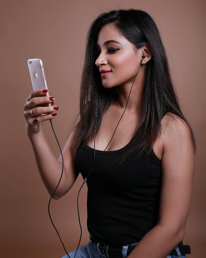 If Johnny bravo saw AMX ONE X In-Ear Headphones he would say we both are beautiful, let's go home and stare at each other.
#amxIndia #amxlabs #style #musicunitespeople #feelthegroove #nextishere #NextBigThing #amazon #musiclover #2019 #dancedancedance