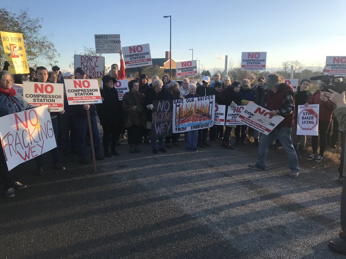 LeesSusan7's tweet photo. FRRACS and allies in Weymouth today.  NO WEYMOUTH COMPRESSOR!
⁦@MassGovernor⁩ ⁦@Enbridge⁩ ⁦@TRC_Companies⁩ ⁦@MothersOutFront⁩ #NoWeymouthCompressor https://t.co/TVl1P0aFyN