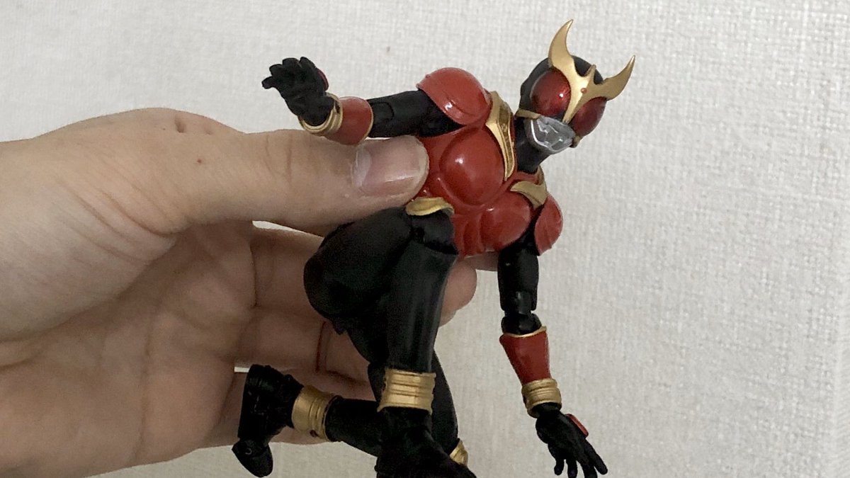 真骨彫クウガディケイドver. を 真骨彫クウガ(2000年)に 体格調整 