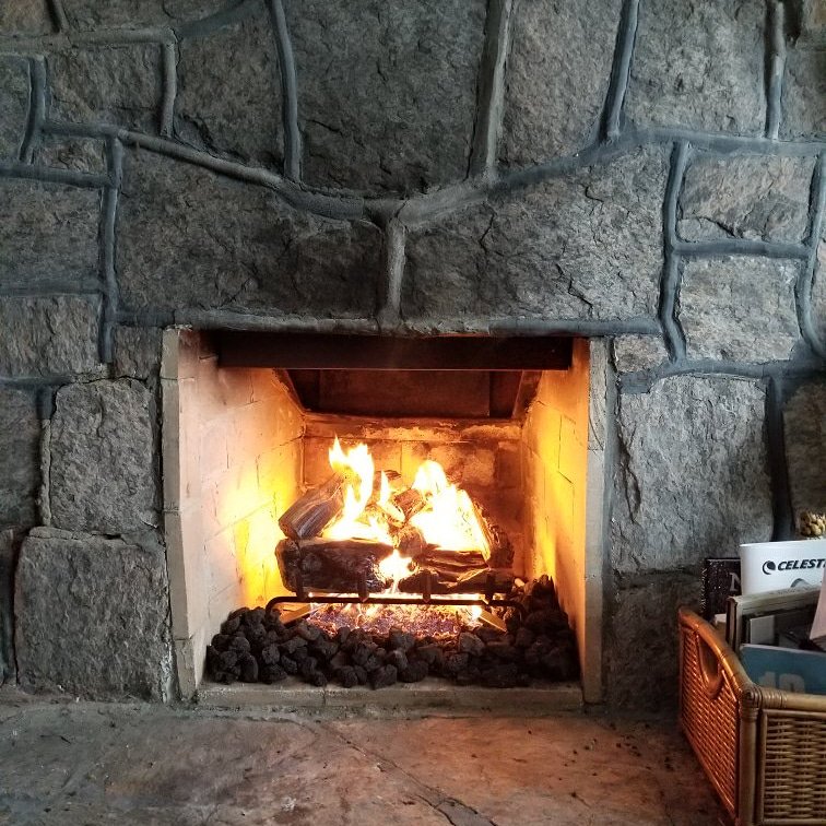 thefirewithin3's tweet photo. Check out this Real Fyre charred rugged oak gas log set! This was installed in an existing masonry wood fireplace. Ambience at the click of a button! #gasheating #cozyvibes #winteriscoming #realfyre https://t.co/2YwcSNYUQg