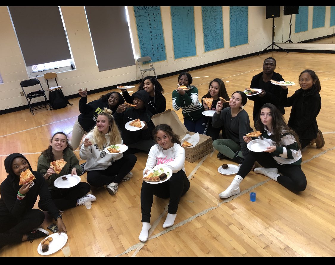 Lklina9's tweet photo. Thank you @AAAlbelementary for treating the LBHS dancers to pizza for their performance during Hispanic Heritage Month! @lbhswavenews @JamesBrown732 @aytorreslbhs1 @LBpublicschools #15performances #in1month #wow https://t.co/eImXR2kCsp