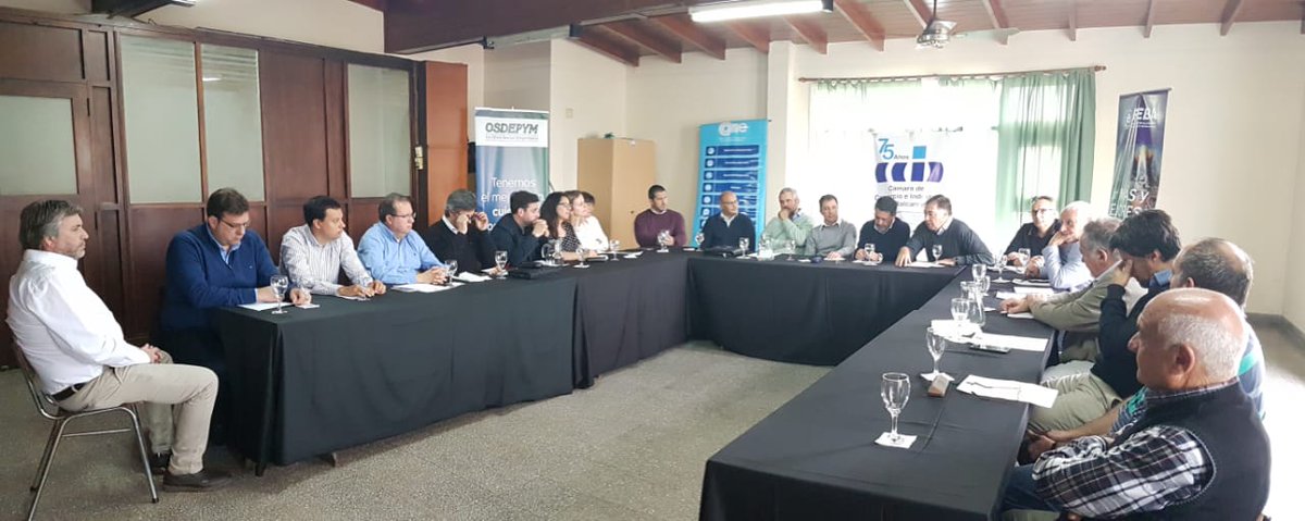 pba_ADIMRA's tweet photo. @ADIMRA_provBSAS Presente en una nueva jornada del #GrupoRegionalEmpresario 👈Conectando #parques y #puertos🌊⛵️🏭 @2004Abin @puertoquequen @puertomdpok #Caproq @PIMDQ #ParqueIndustrialtandil #CamaradeComercioeIndustriadeBalcarce #CIMSBA https://t.co/8ARCWfMSuI