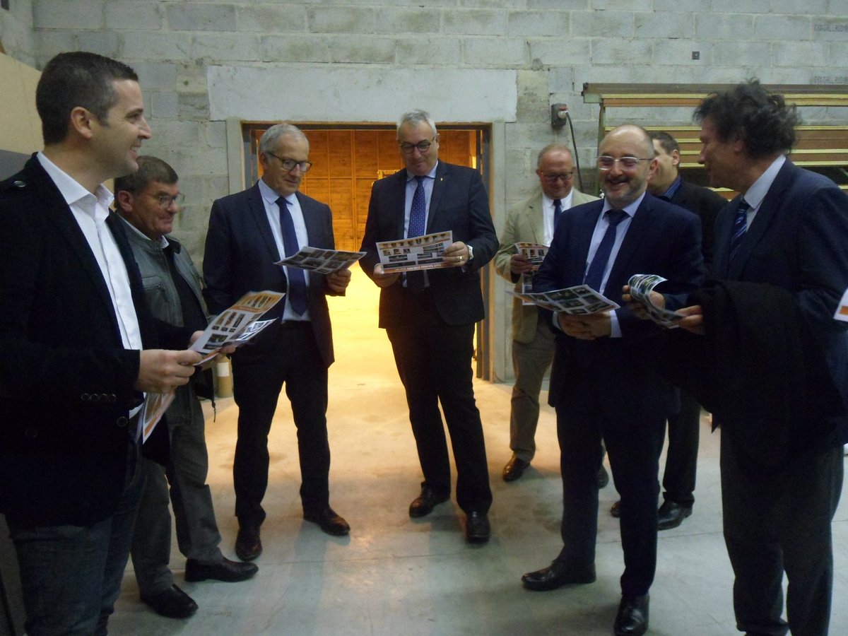 Prefet36's tweet photo. [ 📸🏭 Visites de terrain] 
Mercredi 30 octobre, Thierry BONNIER @Prefet36 a visité 3 #entreprises de la commune de #Levroux : #Mecapro , #PierryCreation et #PassionGranit.
Le dynamisme des entreprises est une des clés de l'#attractivité du territoire.
@cocorel36 https://t.co/QTn570Okmg