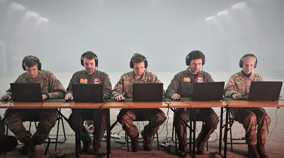 Personelkomm's tweet photo. I dag sætter Forsvaret for første gang levende billeder på koblingen mellem gamerkompetencer og Forsvarets job og uddannelser. Det sker til Blast Pro Series i Royal Arena.  

Læs mere her, hvor du også kan se filmen: https://t.co/9qfhBObMQn

#forsvaret #gaming #megetmereendhr https://t.co/mY9z9d9UM0