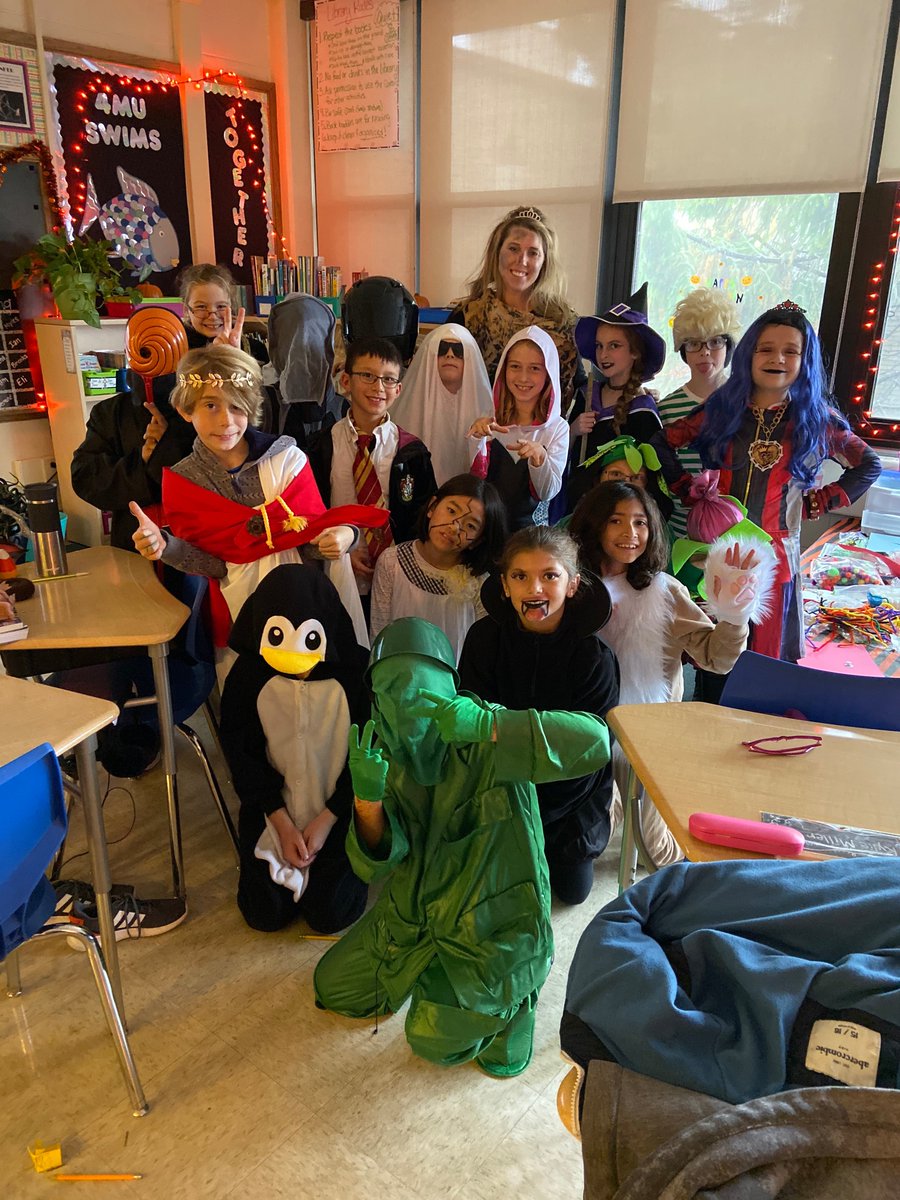 megmurph89's tweet photo. Happy Halloween from 4MU! #longfellowbears #weared97 https://t.co/QqhHizqv6i