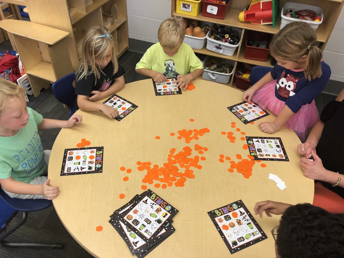MargaretDReed2's tweet photo. Happy Halloween from K2! π #HarborViewES https://t.co/Oxmm1xSz6L