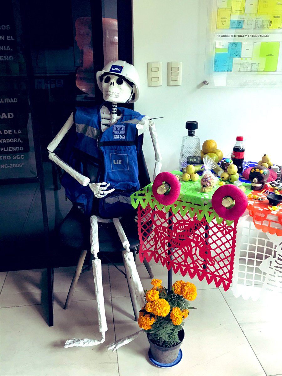 vivilu_on's tweet image. ¡Ya llegó el huesudo ingeniero a #LIEC! 
#DiaDeMuertos