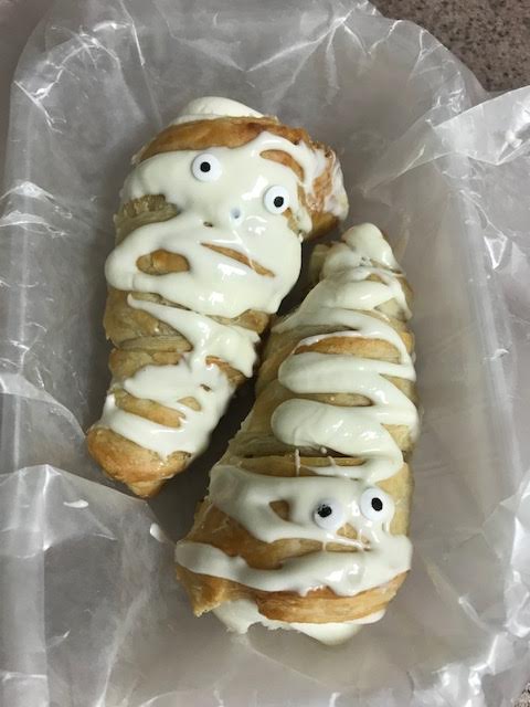 LoriSuss's tweet photo. The students made some tasty Halloween treats yesterday #menomfcs #sayyestofcs #mhsmustang1 #menomfcse https://t.co/vZIo4wQgNR