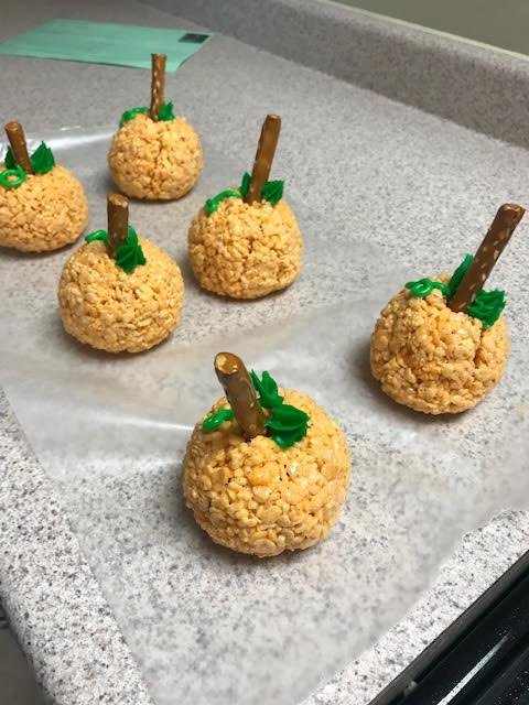 LoriSuss's tweet photo. The students made some tasty Halloween treats yesterday #menomfcs #sayyestofcs #mhsmustang1 #menomfcse https://t.co/vZIo4wQgNR