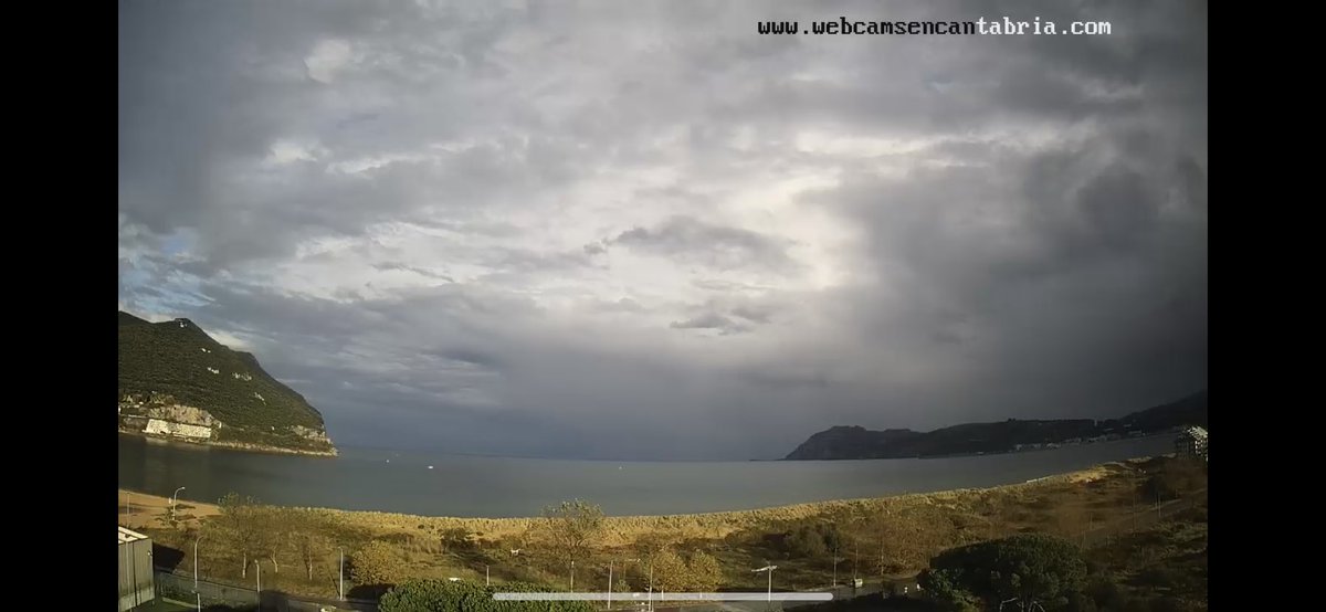 WebcamCantabria's tweet photo. Capturas ahora mismo en la #CostaOriental de #Cantabria:
1- (En #CastroUrdiales) Estamos con el frente encima.
2- (En #Laredo) La parte trasera del mismo frente.
3- (En #Santoña) Lo que viene después!
No te lo crees? Entra en https://t.co/FdXLBqlom4 y sigue las #WebcamsEnDirecto https://t.co/gu0RE0gZQZ