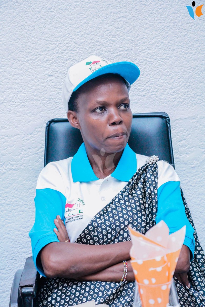MagazineJimbere's tweet photo. @AfricanWomenInA @257arts @CAREBurundi @IngoMagazine @UNICEF @caeciliawijgers @EconetBurundi 🔴 Cerise sur le gâteau des séances de #mentoring d'@AfricanWomenInA avec la clôture du cycle ce 31/10/2019 par une heure de discussion sans fard entre de jeunes filles et la ministre Dr Janvière Ndirahisha (#Éducation) au hub d'innovation #NaweNuze de @CAREBurundi

#Burundi https://t.co/pRzTLaXSUc