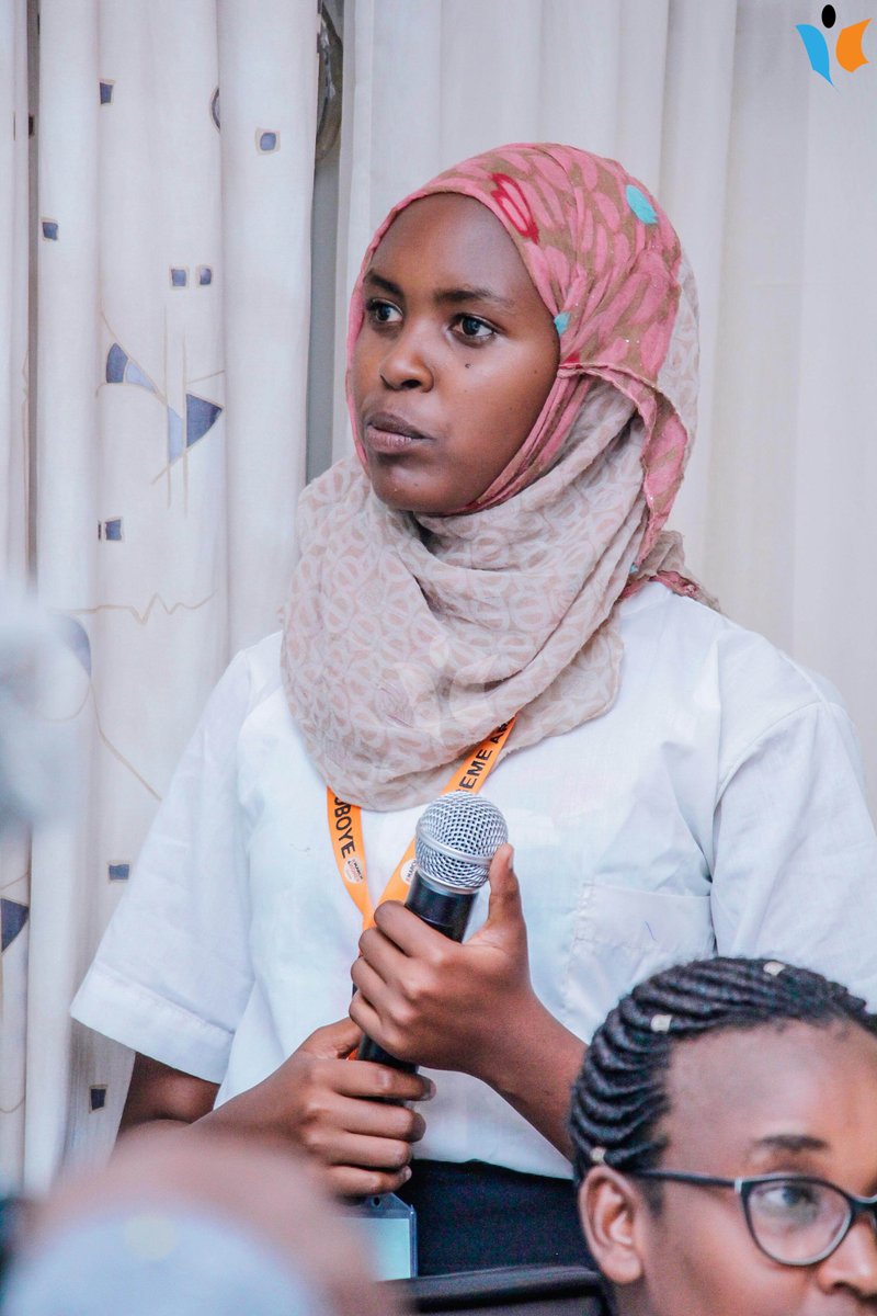 MagazineJimbere's tweet photo. @AfricanWomenInA @257arts @CAREBurundi @IngoMagazine @UNICEF @caeciliawijgers @EconetBurundi 🔴 Cerise sur le gâteau des séances de #mentoring d'@AfricanWomenInA avec la clôture du cycle ce 31/10/2019 par une heure de discussion sans fard entre de jeunes filles et la ministre Dr Janvière Ndirahisha (#Éducation) au hub d'innovation #NaweNuze de @CAREBurundi

#Burundi https://t.co/pRzTLaXSUc