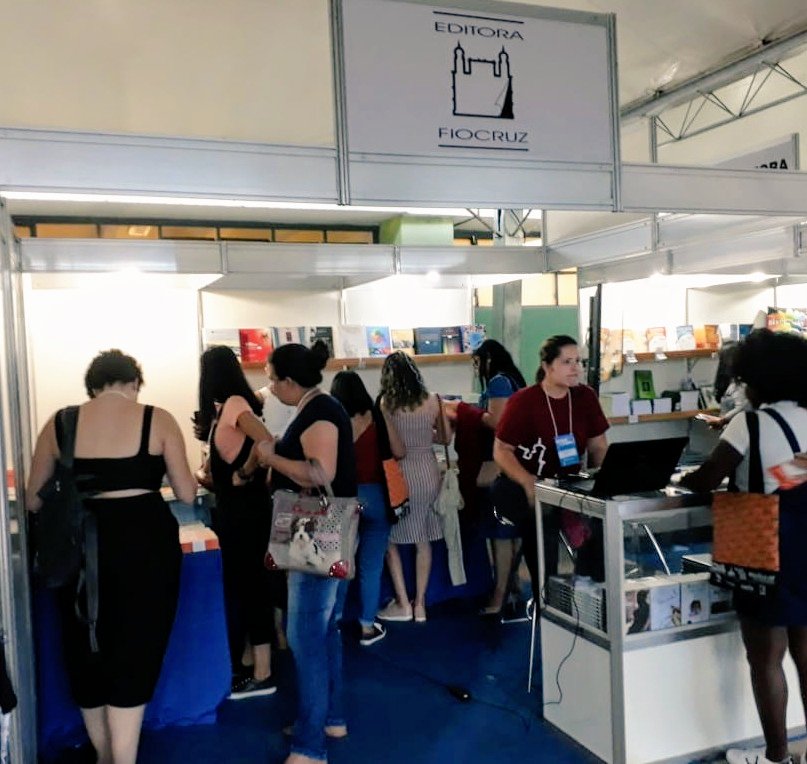 editora_fiocruz's tweet photo. Estamos no 16° Congresso Brasileiro de Assistentes Sociais. Até domingo, 3 de novembro, em #Brasília. Diversos livros do nosso catálogo com descontos! 📚📚
@CfessOficial #EditoraFiocruz #CBAS #CBAS2019 #CBAS2019BSB #CBASEuFui https://t.co/T2hlFsRJLX