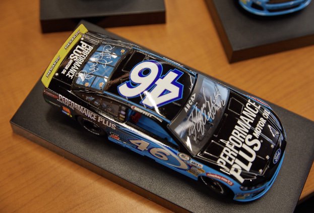 PerformancePOil's tweet photo. For this week's #giveaway Friday, we have....ANOTHER @ThadMoffitt diecast signed by him and his grandpa, The King
You need this car and we need to get to 3,043 followers...because #PettyHistory
As soon, as we hit that mark, we'll chose a person at random who helped recruit https://t.co/LfOR5kUFXm