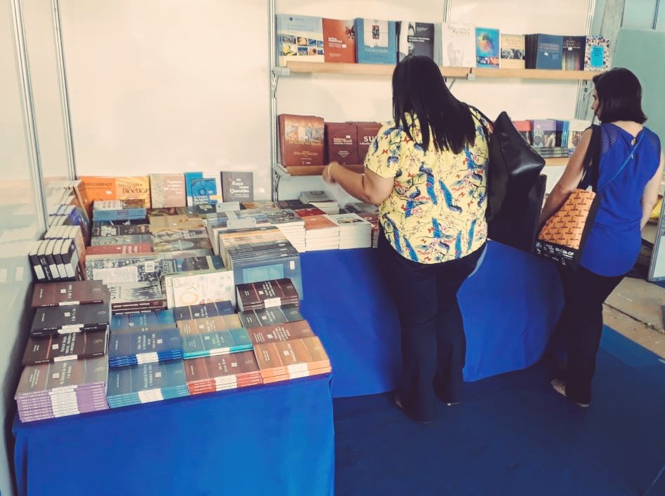editora_fiocruz's tweet photo. Estamos no 16° Congresso Brasileiro de Assistentes Sociais. Até domingo, 3 de novembro, em #Brasília. Diversos livros do nosso catálogo com descontos! 📚📚
@CfessOficial #EditoraFiocruz #CBAS #CBAS2019 #CBAS2019BSB #CBASEuFui https://t.co/T2hlFsRJLX