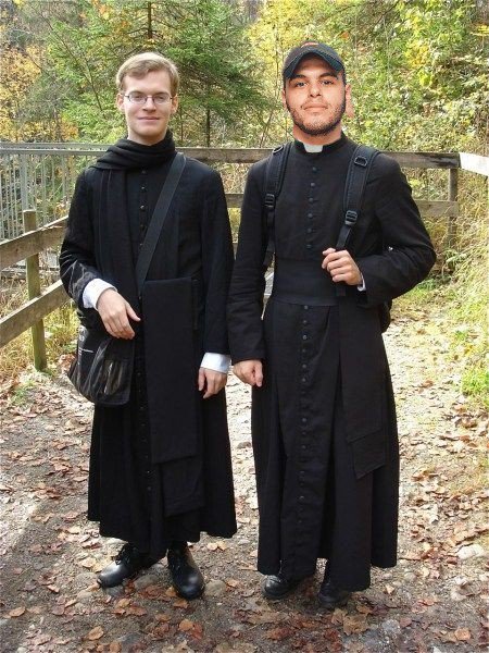 PadreKusterkkk's tweet photo. Um belo dia para uma trilha na montanha com meu irmão de seminário Ronald que a graça e a paz de Jesus vós ilumine 
Foto retirada por @Kotaka https://t.co/0MZzokPflI