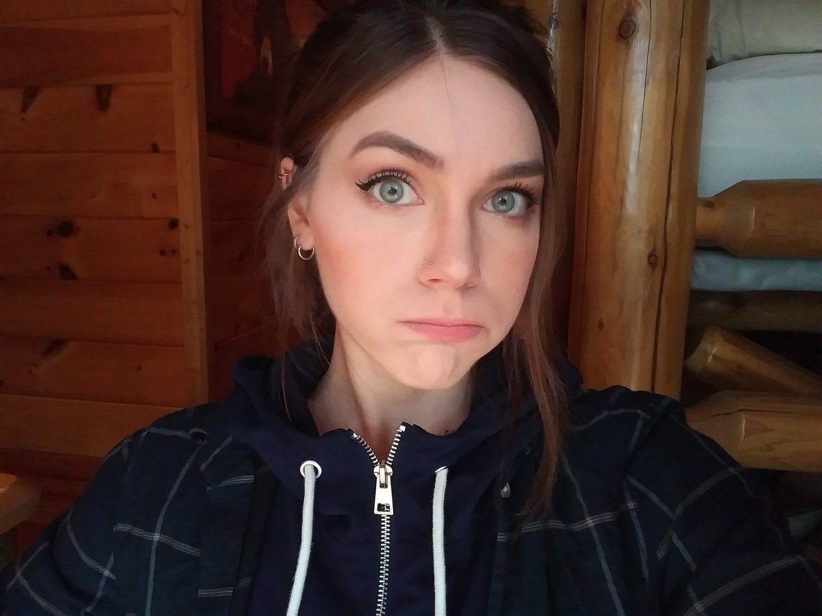 Marzzzzzy's tweet photo. When you go on a Road Trip to the Mountains and don't anticipate slow internet speed 💀
10/10 Professionalism with Marz 😂
Sorry uploads are scarce guys! One should FINALLY be finished by tonight. Tried editing in the car 😷 #almostpuked https://t.co/A8sqkVvekc