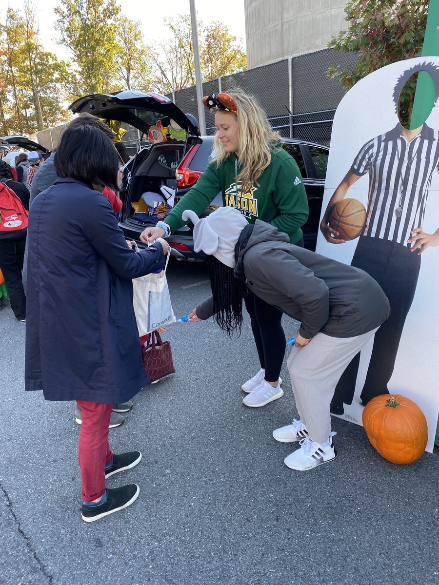 MasonSAAC_SAM's tweet photo. Had a successful Trunk or Treat today! #SAAC #Halloween #TrunkOrTreat https://t.co/F9dvcJy7jj