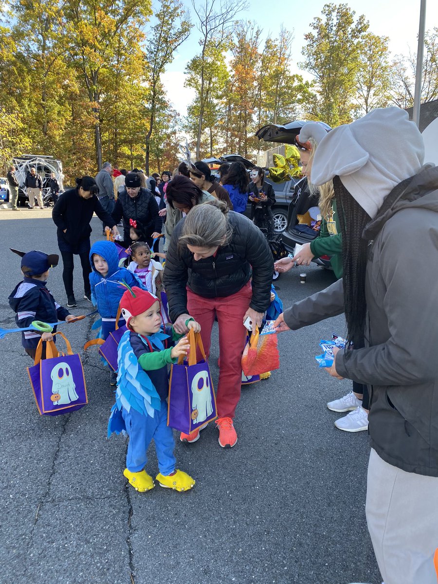 MasonSAAC_SAM's tweet photo. Had a successful Trunk or Treat today! #SAAC #Halloween #TrunkOrTreat https://t.co/F9dvcJy7jj
