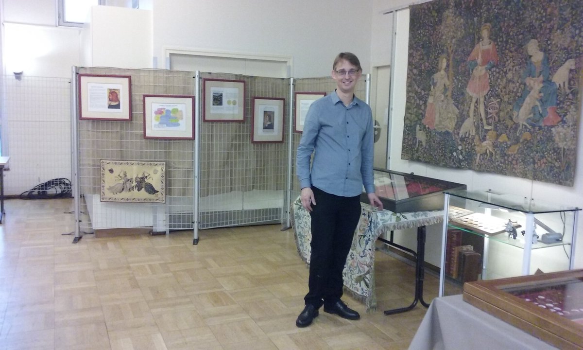 GroupamaFd51's tweet photo. Didier Devaux organisateur du salon #numismatique de #Gueux #Marne devant #expo #JeanLeBon @GroupamaNordEst partenaire #dynamique #Territoires https://t.co/5zEKcWjybN
