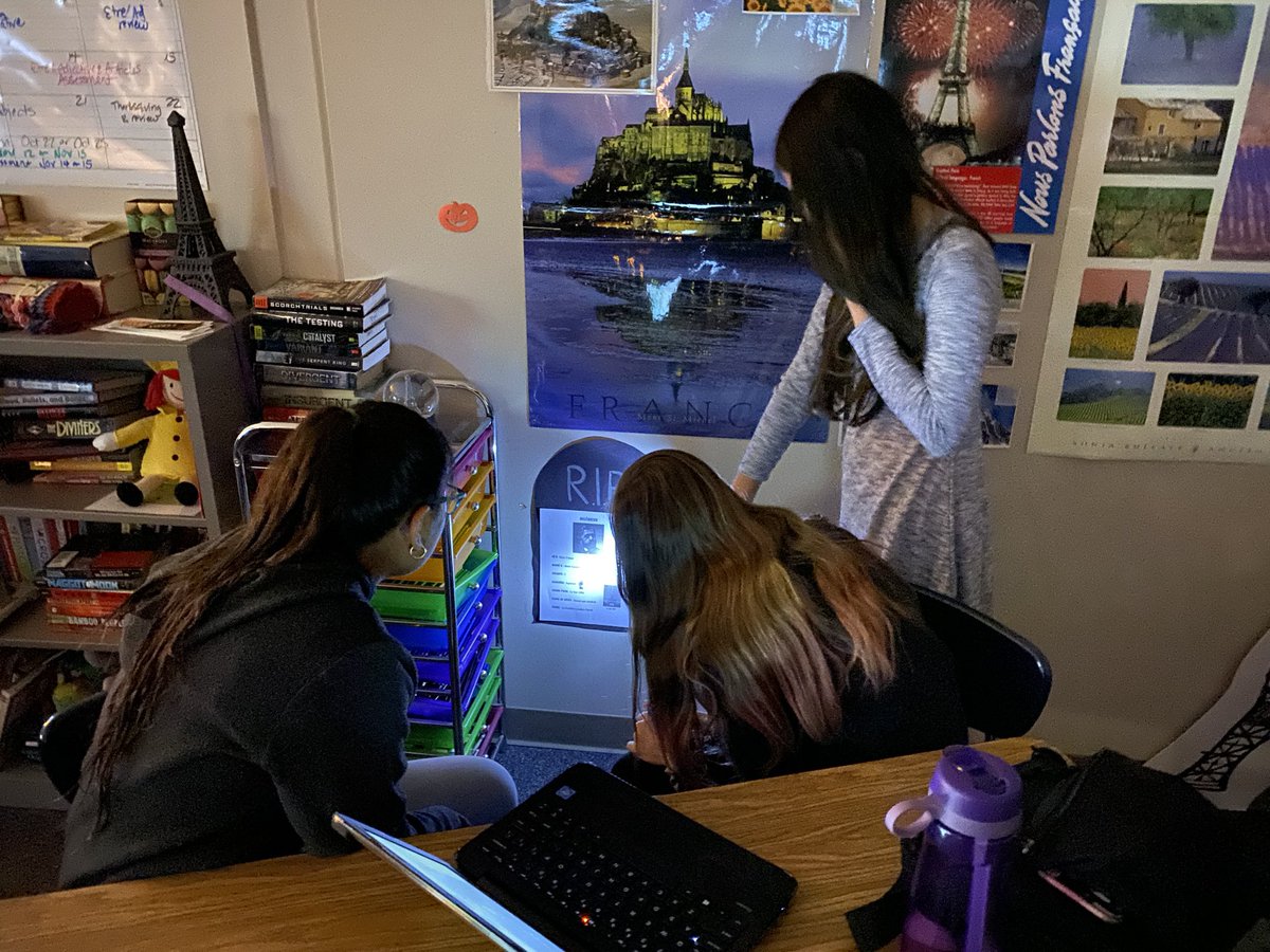 Celebrating Toussaints/Halloween, en français, by doing a creepy tombstone scavenger hunt with Madame FRASIER #WeAreBuffett A HUGE MERCI to Brianna Reece for sharing the idea!! @BuffettMagnet