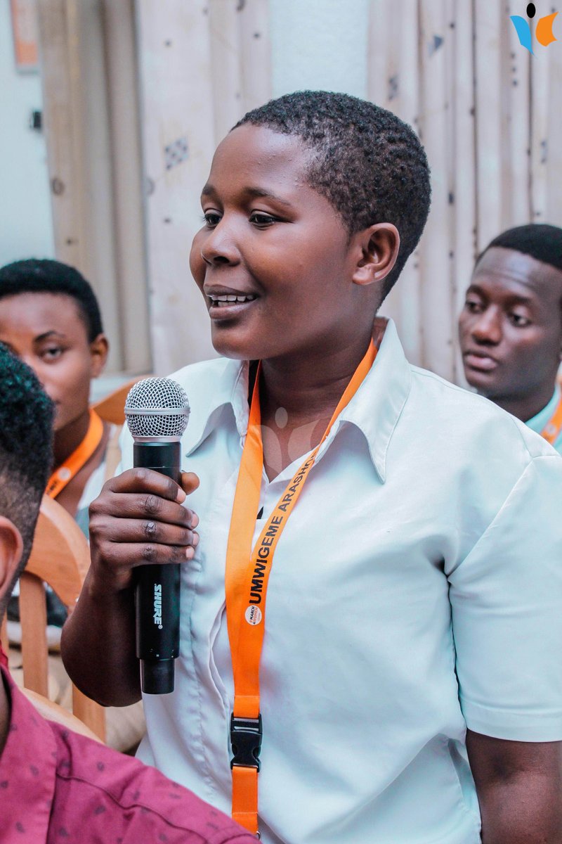 MagazineJimbere's tweet photo. @AfricanWomenInA @257arts @CAREBurundi @IngoMagazine @UNICEF @caeciliawijgers @EconetBurundi 🔴 Au total 22 filles ont participé aux 4 séances de #mentoring, dont 10 du post-fondamental issues des clubs #santé #Menyumenyeshe et du hub d'#innovation #NaweNuze encadrés par @CAREBurundi. Une expérience unique  au #Burundi, avec une #culture qui laisse exposer peu de modèles https://t.co/jZI2zB9JNG