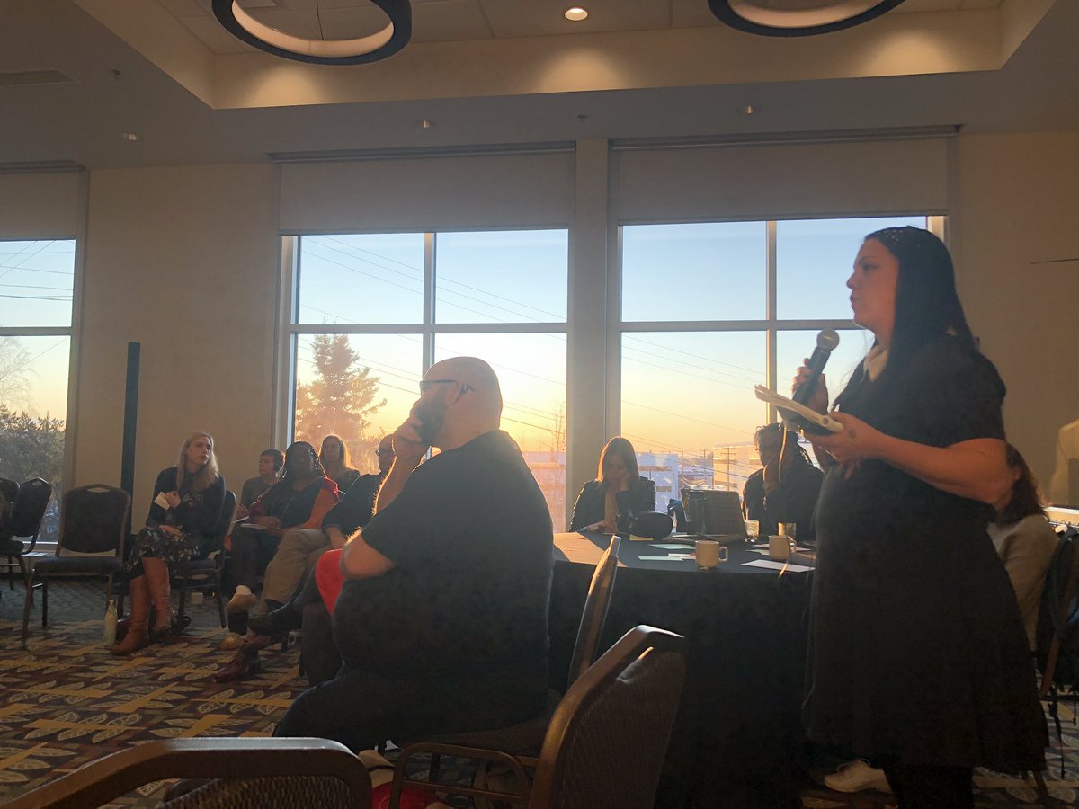 PascaleFournie4's tweet photo. Le 🌞 est magnifique dans la salle réservée à notre extraordinaire 2019 @F_Trudeau_F mentore @RitaKarakas! She presents an engaging, participative &amp; dynamic #workshop at our Power/Knowledge #PETFInstitutes: « The Leader as Follower, the Follower as Leader ». https://t.co/ijzAXfDYqo