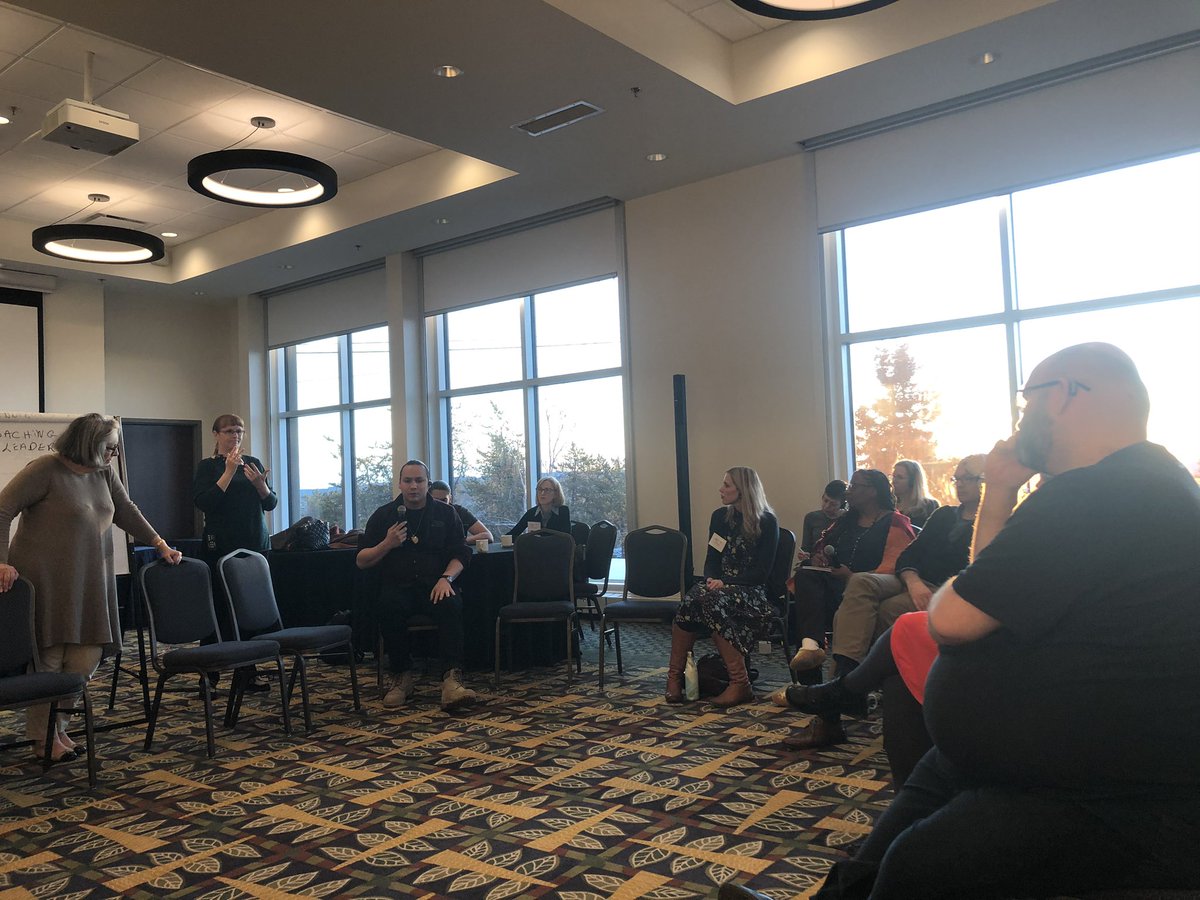 PascaleFournie4's tweet photo. Le 🌞 est magnifique dans la salle réservée à notre extraordinaire 2019 @F_Trudeau_F mentore @RitaKarakas! She presents an engaging, participative &amp; dynamic #workshop at our Power/Knowledge #PETFInstitutes: « The Leader as Follower, the Follower as Leader ». https://t.co/ijzAXfDYqo