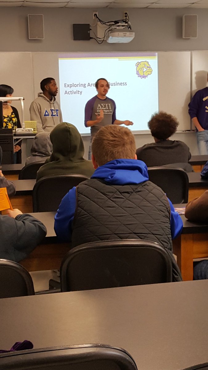 CCarpenter84's tweet photo. Former Lombard alum Jacob Hensley!#wearelombard https://t.co/zdncEcZI4q