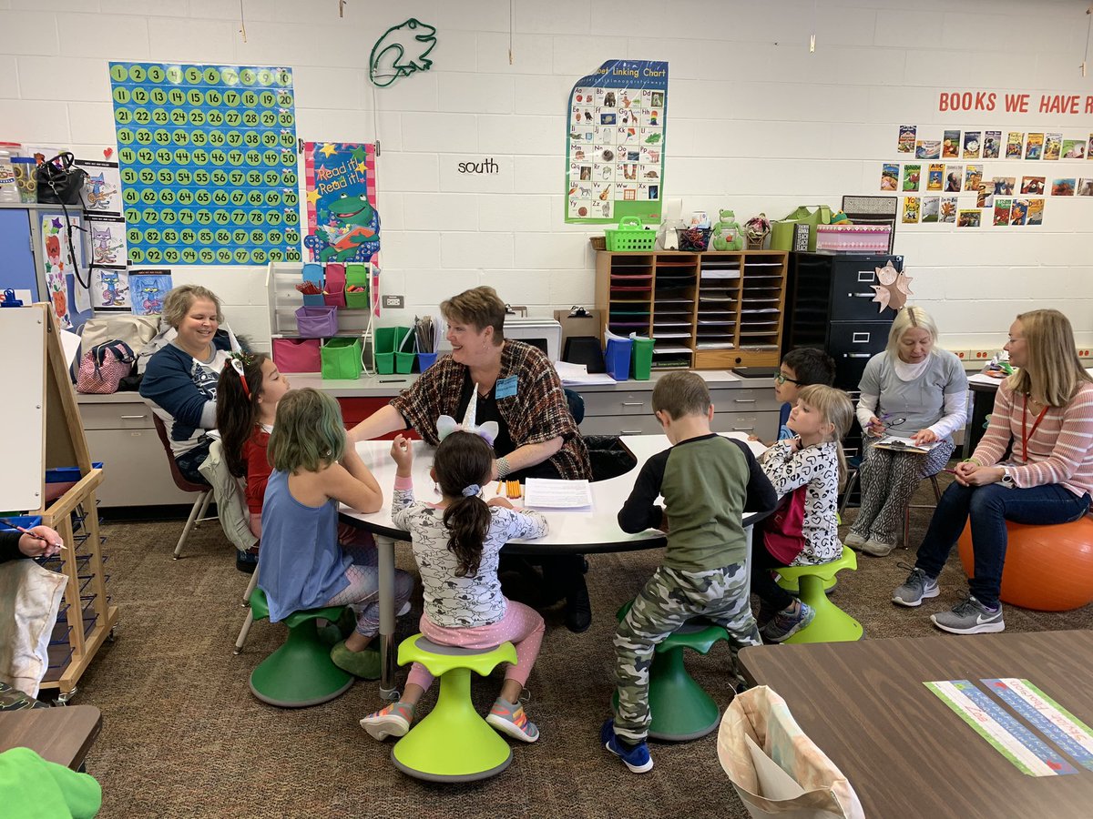 Kcannon96's tweet photo. Live guided reading professional development with Literacy Consultant, Beth Olsen. #readingisthinking #RWrocks @RW_Rascals @School_D15 https://t.co/ombFC1b6Pa