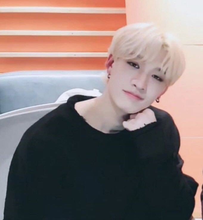 IsYOCmLfWekSZcU's tweet photo. #bangchan, #bangchanamazing 
Самый лучший лидер в мире.Как его возможно хейтить?Люблю это солнышко ❤Люди давайте быть добрее https://t.co/7BE2wMLPI0