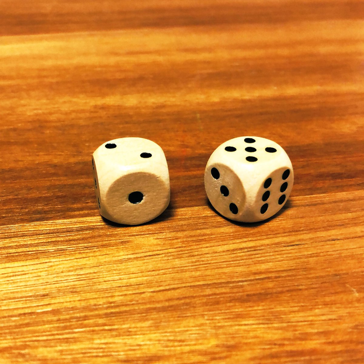 CRAPGAMES_'s tweet image. 今日はサウナのボードゲームを遊んだ

アウフグース来たから
ブロッキングポーズ決めて
熱をガッと上げて
素早く水風呂に飛び込み
1分で飛び出て
しっかり外気浴キメたけど
整いポイント3点差で負けた。

隣の客のおしゃべりで
気が散ったのが敗因かな…

大阪ゲムマで出るといいな
#サウナイキタイ